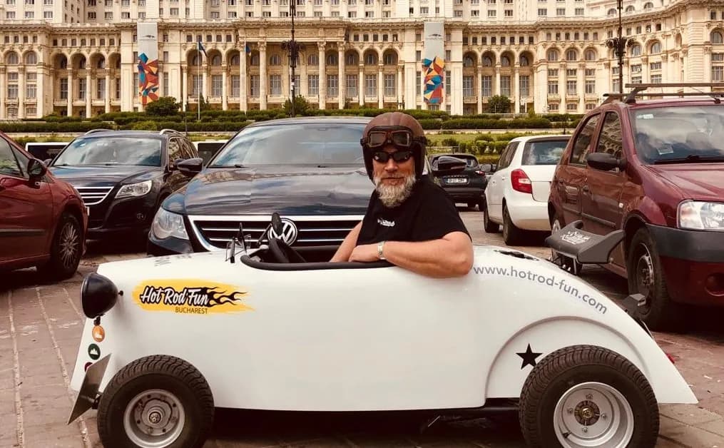 Tour in hot rod attraverso Bucarest